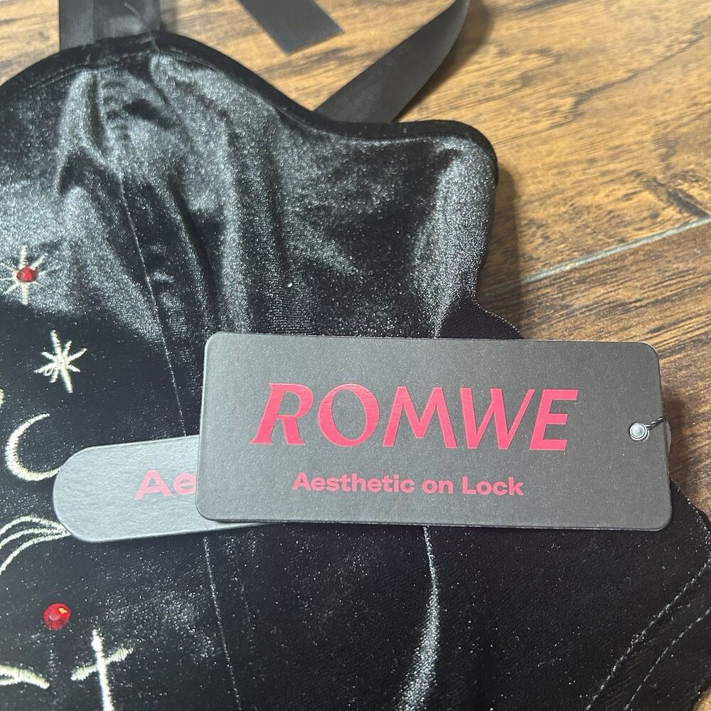 NWT Romwe Black Velvet Top 1XL Ribbon Straps Eye Heart Design Gothic Witchco - Picture 4 of 12